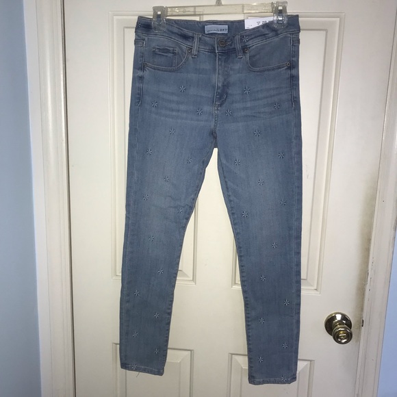 Loft Daisy Flower Embroidered Skinny Jeans - Picture 6 of 8